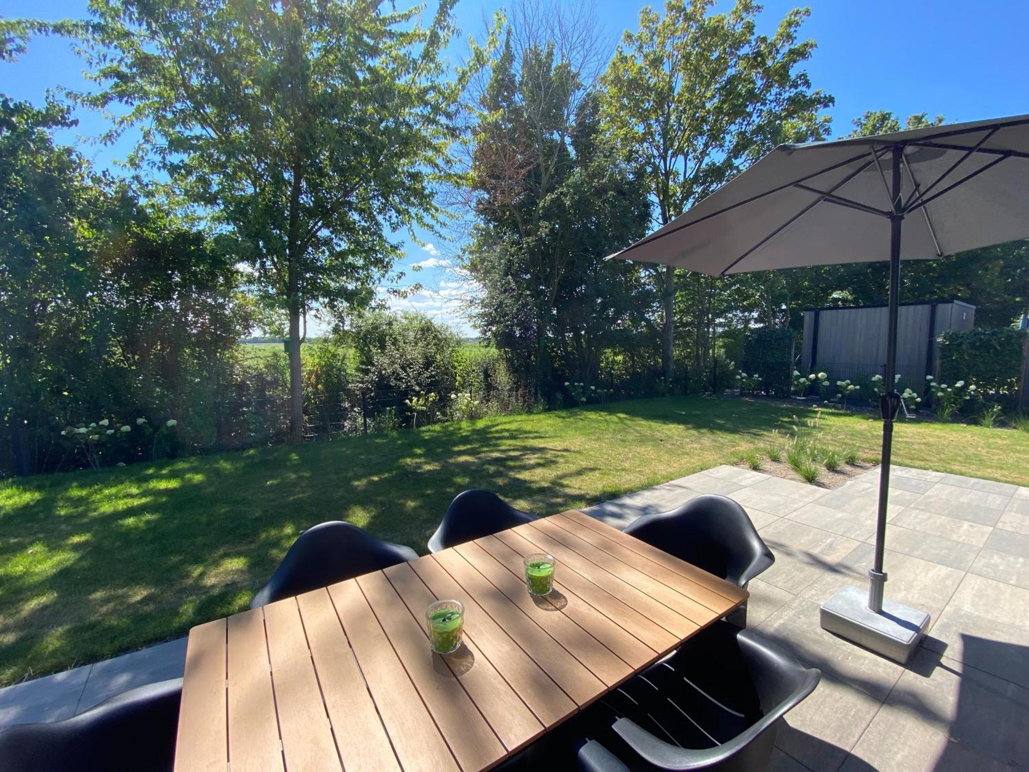 Green Villa: Beachfront Resort with Sea View Terrace and Pet-Friendly Garden Hulshorst Exterior photo
